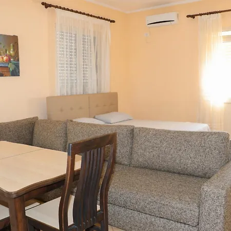 Apet 23 Hotel Szkodra